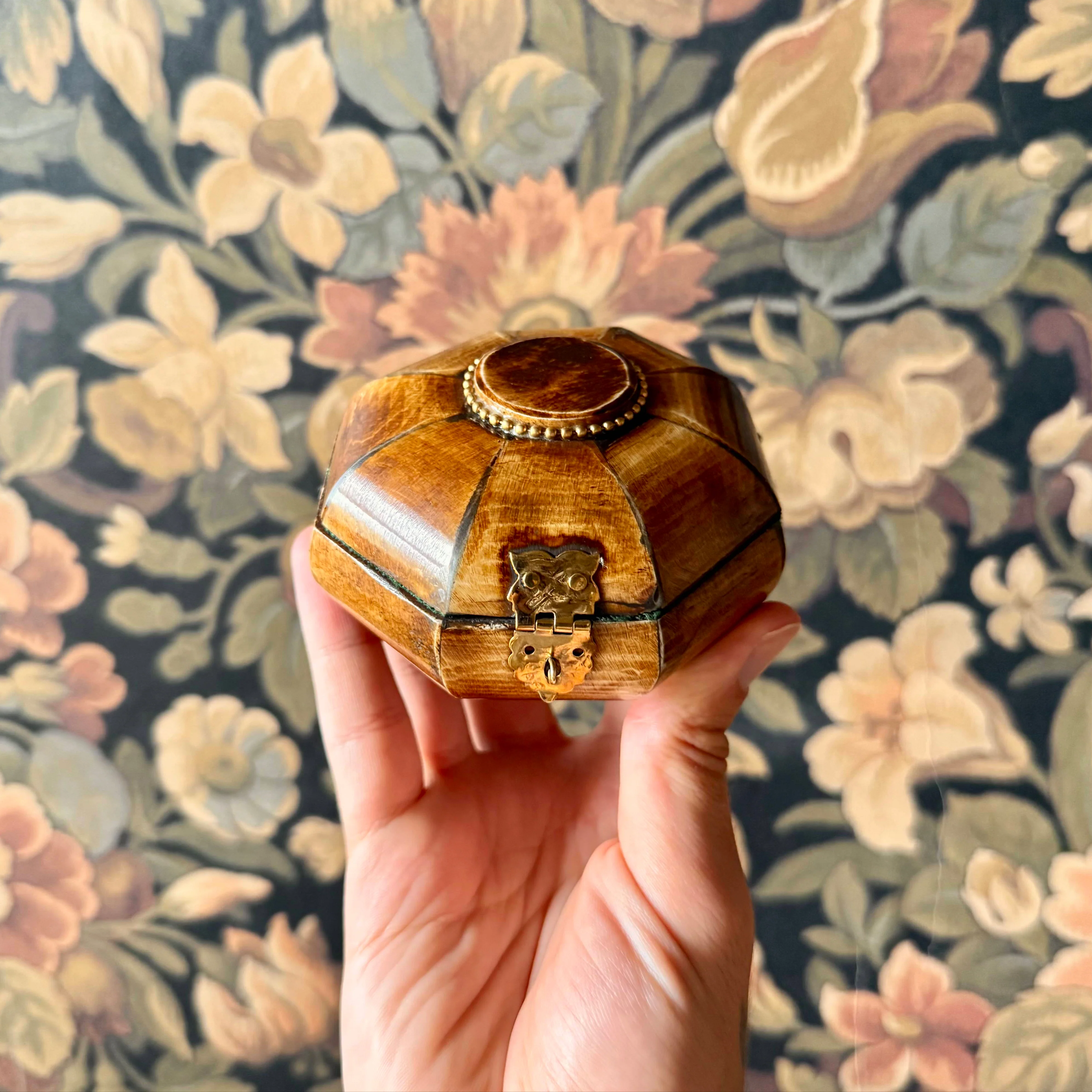 The Parlor Adornments